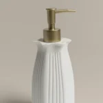 موزع صابون بولي لون أبيض