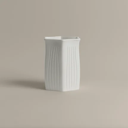 سله نفايات بولي لون أبيض