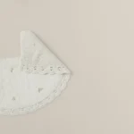 دعاسة كرسي قطن مطرز ٦٠-٥٠ أوف وايت