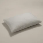 مخدة قطن باللون الأبيض
