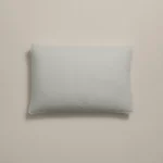 مخدة قطن باللون الأبيض
