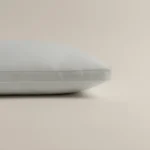 مخدة قطن باللون الأبيض