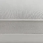 مخدة قطن باللون الأبيض