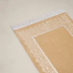 سجادة صلاة شنيل بلون بيج غامق