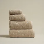 منشفة قطن مطرز بيج غامق بعدة مقاسات