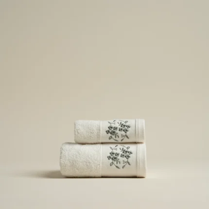 منشفة قطن مطرز أخضر