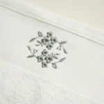 منشفة قطن مطرز أخضر