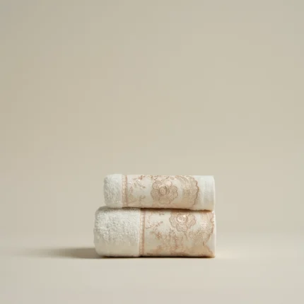 منشفة قطن مطرز لون أوف وايت