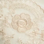 منشفة قطن مطرز لون أوف وايت