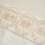 منشفة قطن مطرز لون أوف وايت