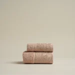 منشفة قطن مطرز لون بيتك