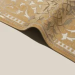 سجادة صلاة شنيل باللون البيج غامق