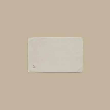 دعاسة حمام قطن مطرزة – أوف وايت